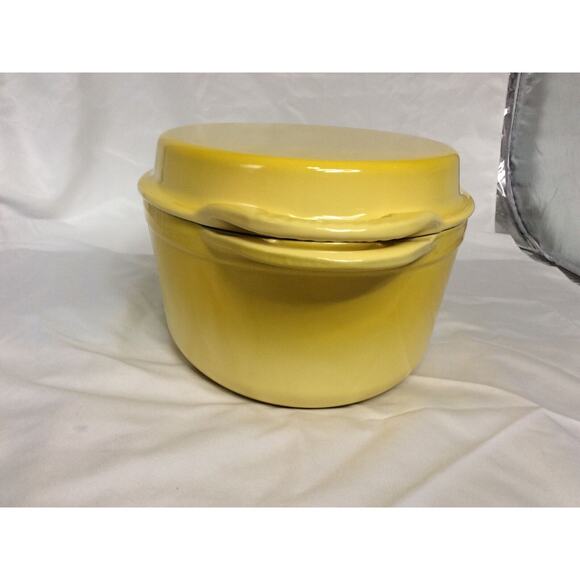 Le Creuset Soleil Yellow 4.75 QT Cast Iron Oval Dutch Over W/Grill Lid - Picture 5 of 10